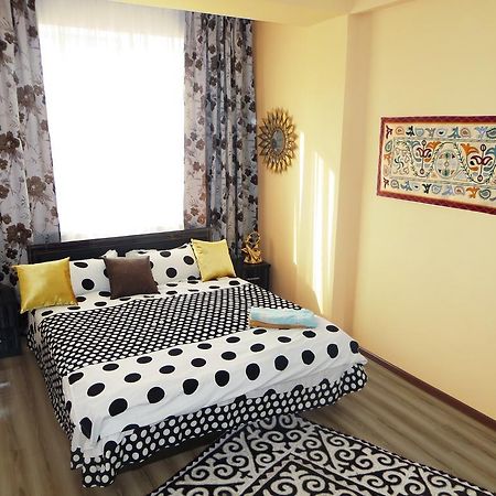 Bishkek Maximus Apartament 2 Bagian luar foto